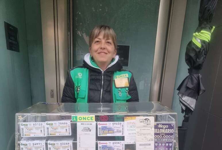 Narcisa García Galván tiene su puesto en las cercanías de la plaza de Los Llanos/TA.